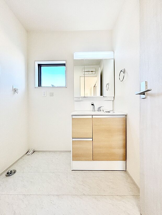 収納力と機能性に優れた洗面化粧台