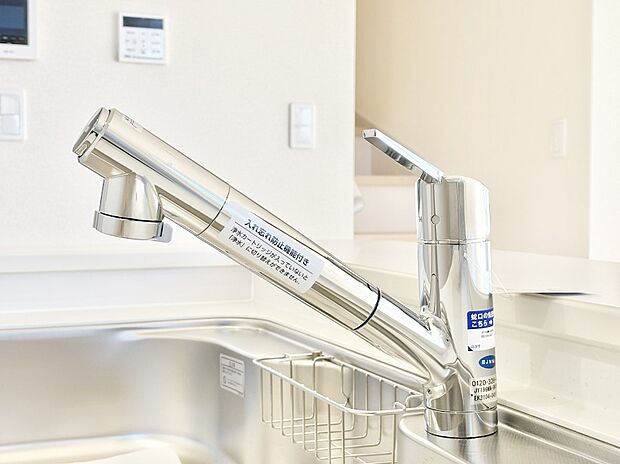 いつでも清潔なおいしいお水を。一つの水栓で水道水と浄水を使い分け。