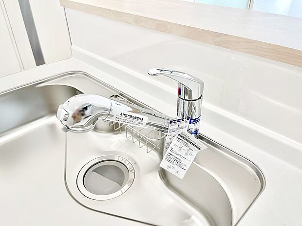 いつでも清潔なおいしいお水を。一つの水栓で水道水と浄水を使い分け。