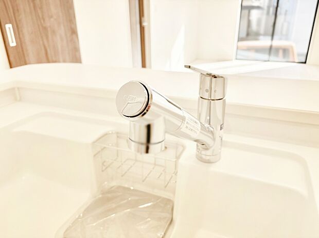 いつでも清潔なおいしいお水を。一つの水栓で水道水と浄水を使い分け。