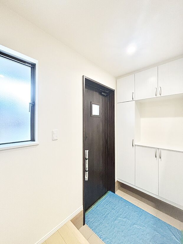 家族の帰宅やお客様をあたたかく迎える玄関