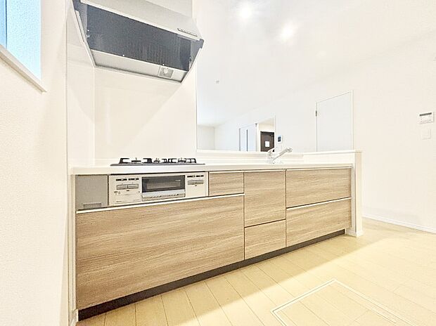 広々とした使い勝手の良いキッチンで日々のお料理も楽しくなりそう