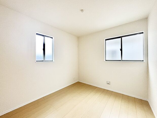 窓からのやさしい光が心地よいプライベートルーム