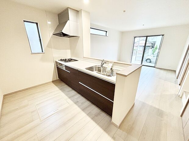 料理をしながらご家族との会話を楽しめる対面カウンターキッチン