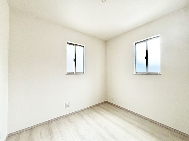 窓からのやさしい光が心地よいプライベートルーム