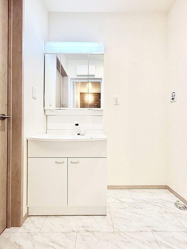 収納力と機能性に優れた洗面化粧台