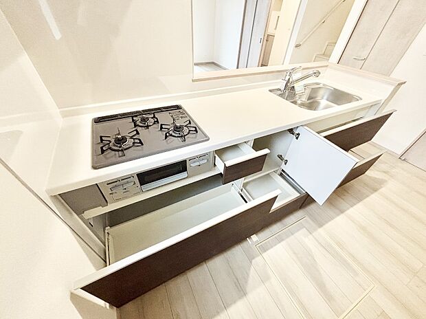 使いやすさを優先したスライド式収納タイプ!