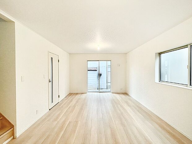 家族団らんの時間も増えそうなくつろぎのリビングダイニング。   