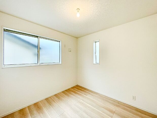 使いやすい形でベットや家具の置き方にも困ることもありません。   