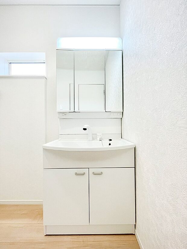 収納力と機能性に優れた洗面化粧台  