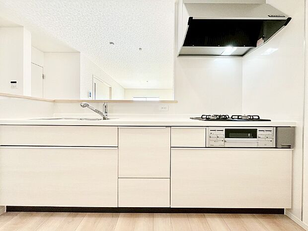 リビングで遊ぶお子様を見守りながらお料理ができる対面キッチン