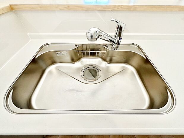 広々としたシンクでお料理やお皿洗いもラクラク快適に！