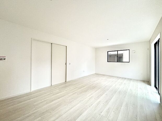 家族団らんの時間も増えそうなくつろぎのリビングダイニング。   