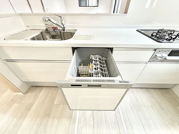 面倒なお片づけは食洗機にお任せ！家事の負担が減って、時間にも気持ちにもゆとりができます。