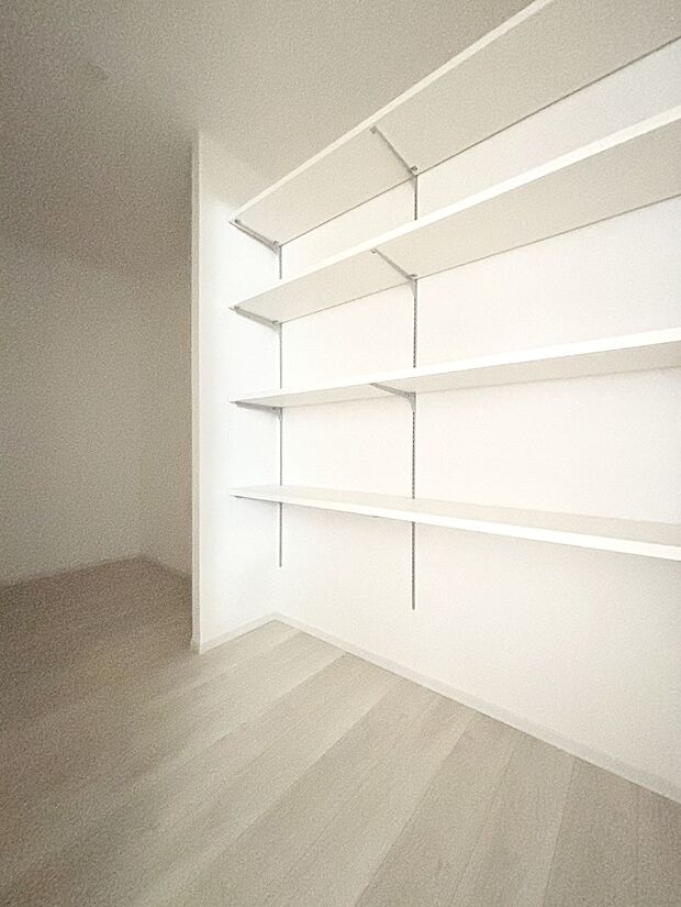 家族みんなの共有物を収納するのに便利なシェアクローク  