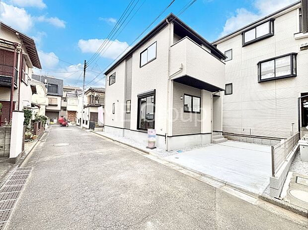 前面道路はきちんと整備されています  