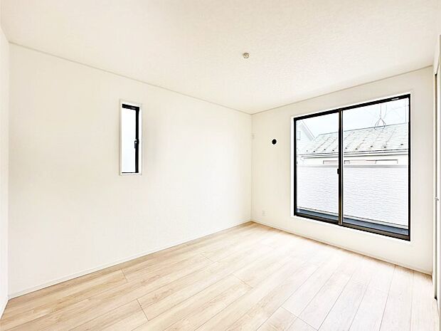 2面採光なので、明るく風通しも良く心地良い生活が送れます。