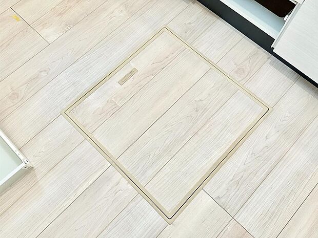 床下収納付き!日用品・非常用品の収納にも大活躍。