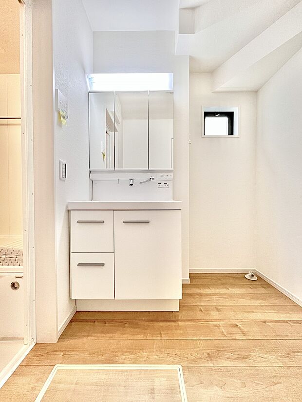 収納力と機能性に優れた洗面化粧台