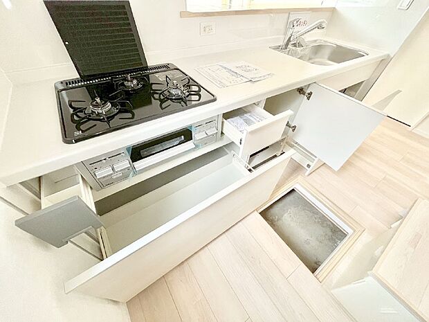 使いやすさを優先したスライド式収納タイプ！