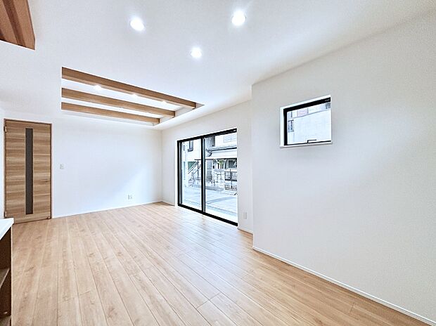 家族の笑顔が自然と生まれてくる、そんな雰囲気のダイニングに仕上がっています。