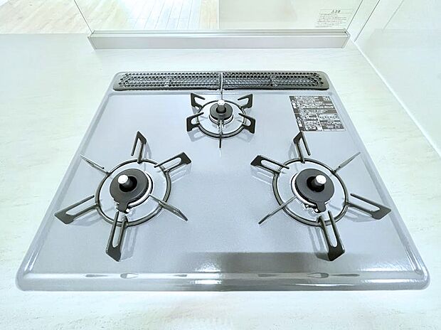 ガスコンロはＳｉセンサー搭載。火力調節や焦げ付き・消し忘れも防いでくれます。