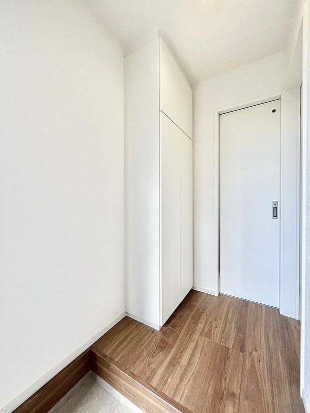 明るい玄関はお客様をお出迎えするのにぴったりです!