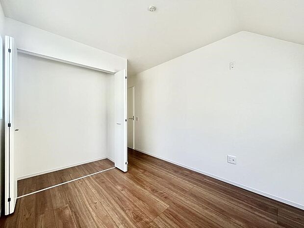 子供部屋にもおすすめな収納スペースたっぷりの居室