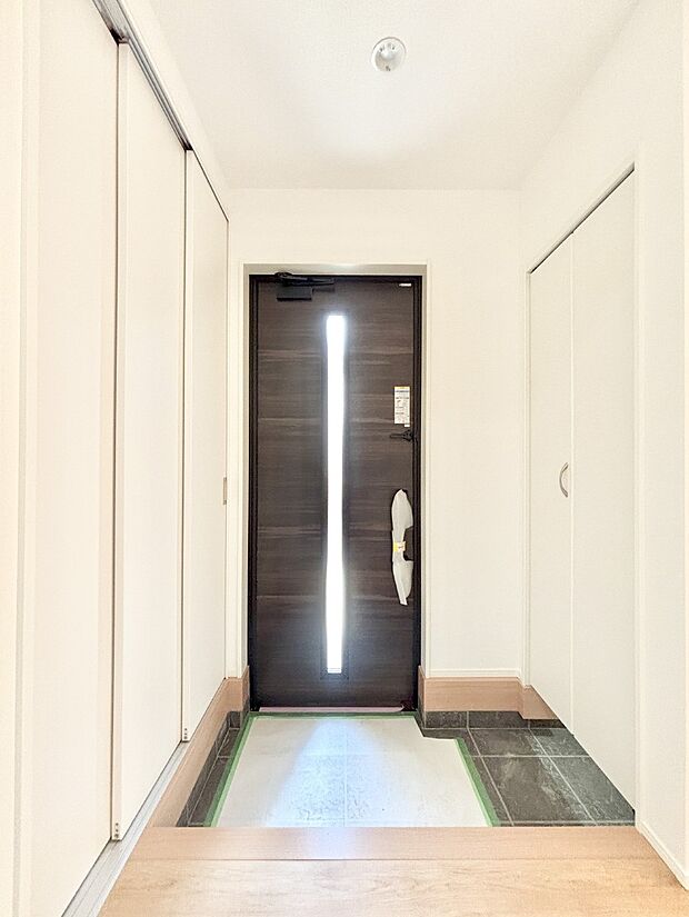 明るい玄関はお客様をお出迎えするのにぴったりです!