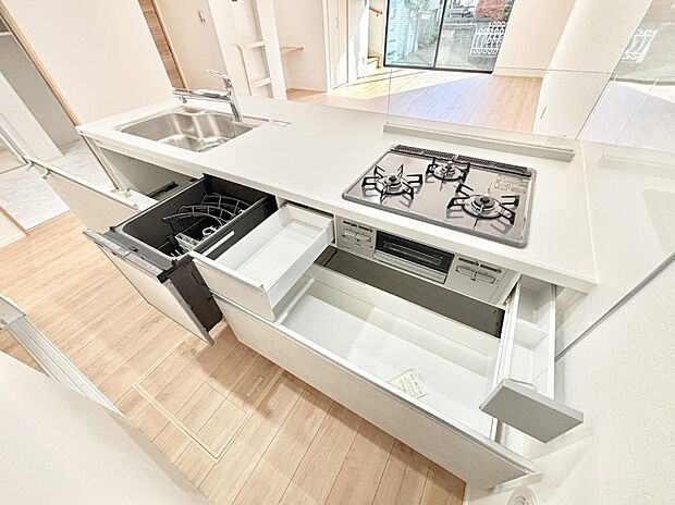 使いやすさを優先したスライド式収納タイプ!