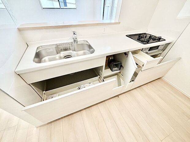 使いやすさを優先したスライド式収納タイプ！