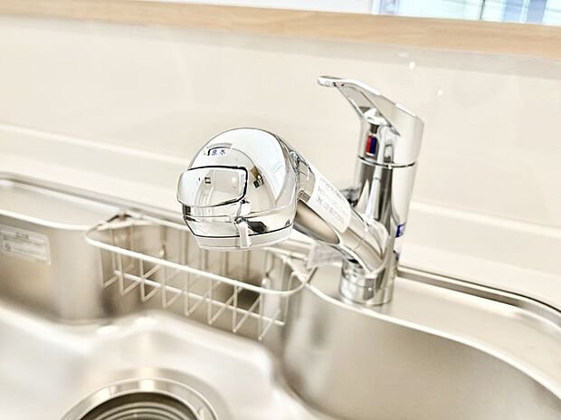 いつでも清潔なおいしいお水を。一つの水栓で水道水と浄水を使い分け。