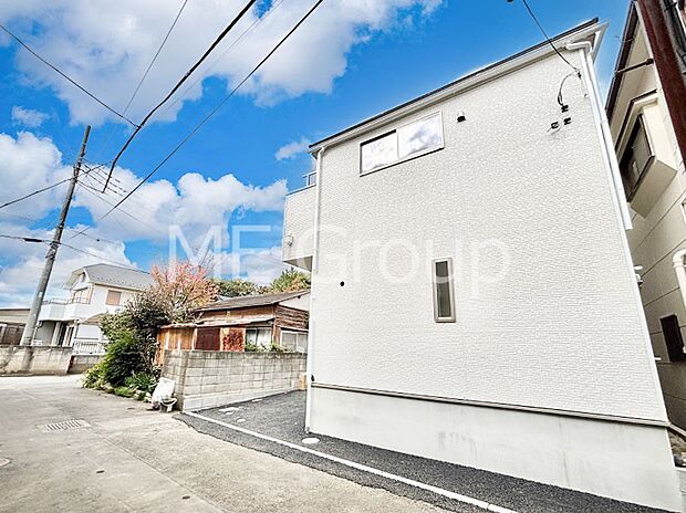 洗練された外観、上質な住空間が広がる室内は永く安心して過ごせる住居です。