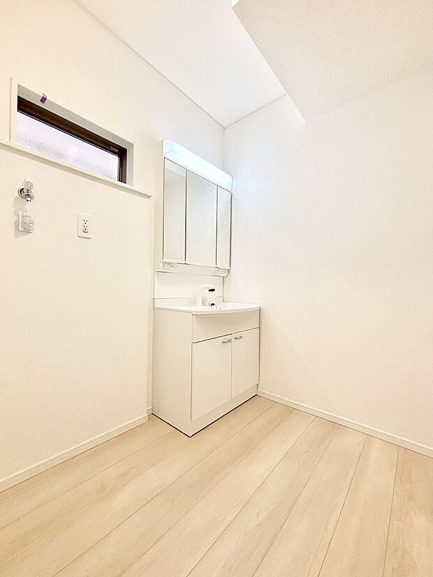 清潔感のある快適空間です。毎日の身支度も気持ち良くお使い頂けます。 