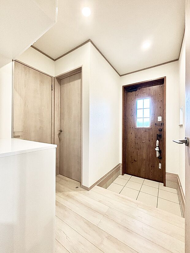 明るい玄関はお客様をお出迎えするのにぴったりです