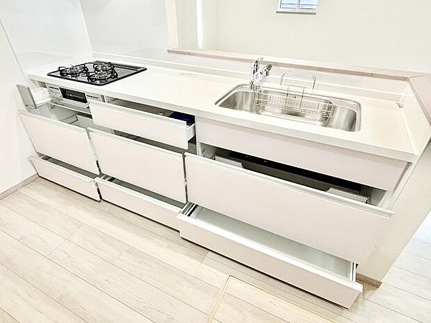 使いやすさを優先したスライド式収納タイプ！