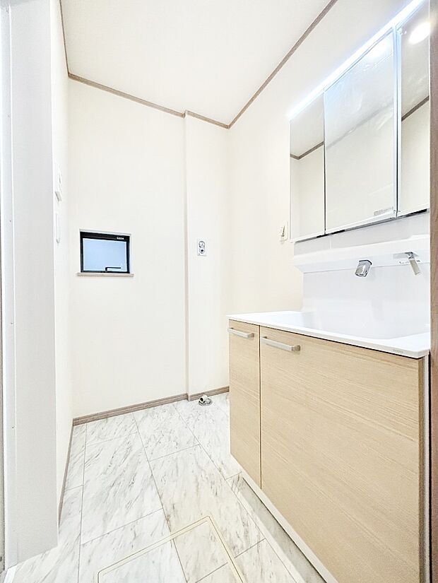 ゆとりの洗面スペースで朝の身支度もラクラク