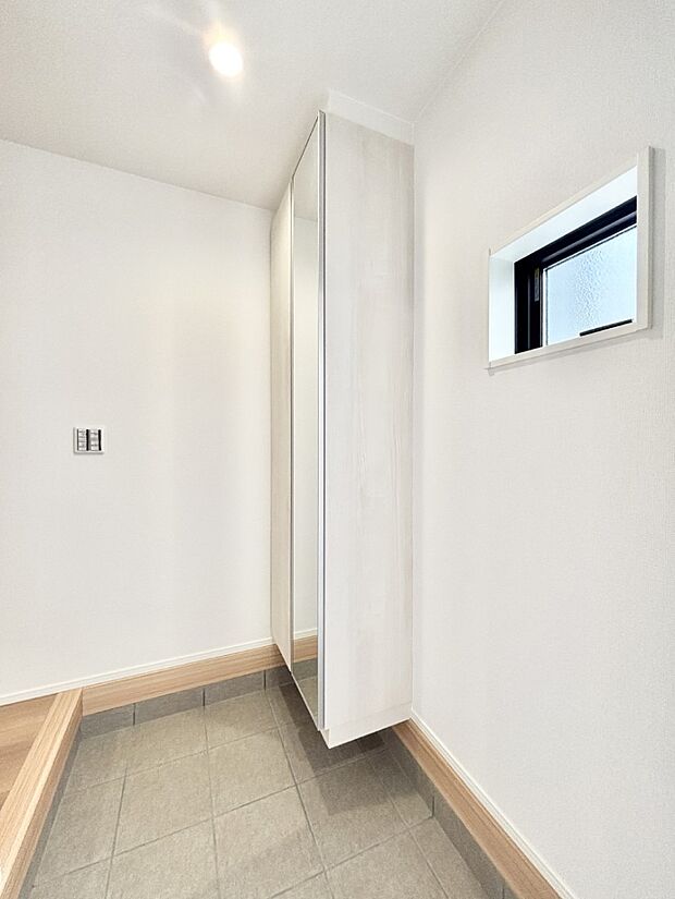 明るい玄関はお客様をお出迎えするのにぴったりです!