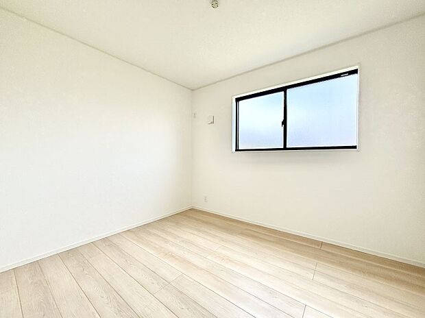 窓からのやさしい光が心地よいプライベートルーム  