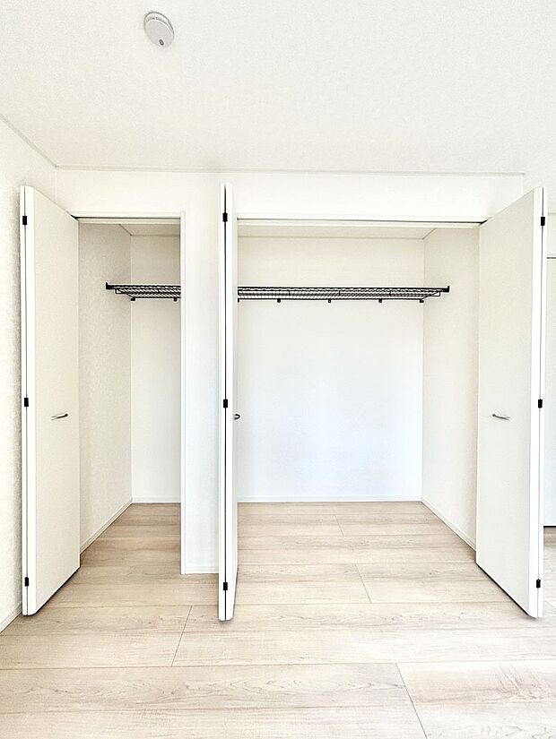 たっぷりの収納スペースで快適に暮らせそう 