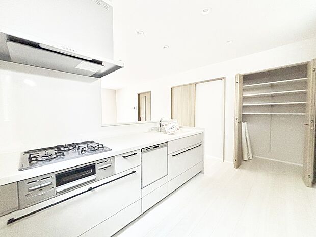 ゆとりあるキッチンではご家族と楽しくお料理ができます。