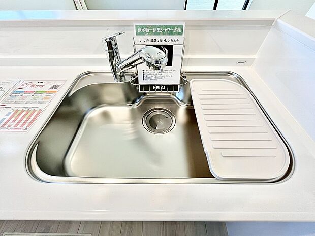 いつでも清潔なおいしいお水を。一つの水栓で水道水と浄水を使い分け。