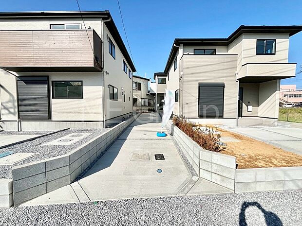 奥まった地形は、車道に面しておらず、静かでプライベート感を味わえる立地です。 