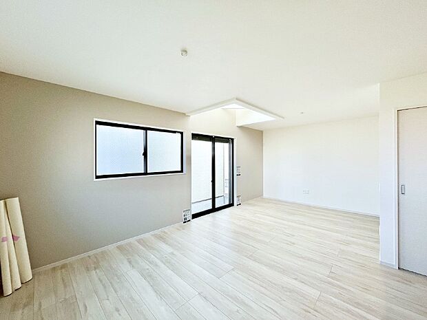 日当たりの良いリビング。お気に入りのグリーンを飾れば更に心地よさがアップ！