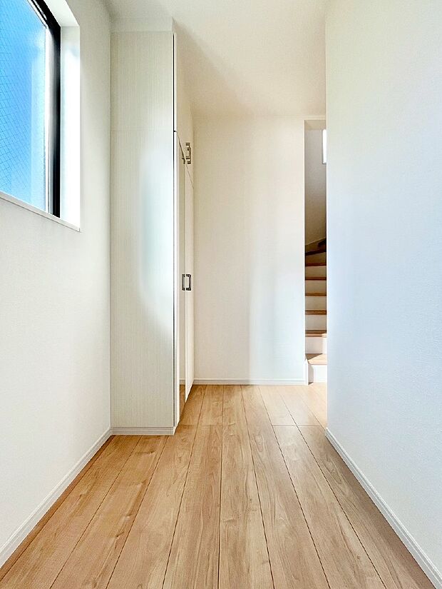 明るい玄関はお客様をお出迎えするのにぴったりです!