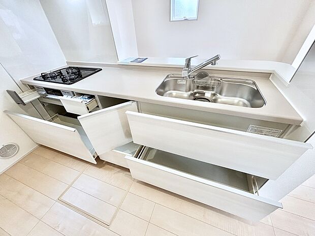 使いやすさを優先したスライド式収納タイプ！