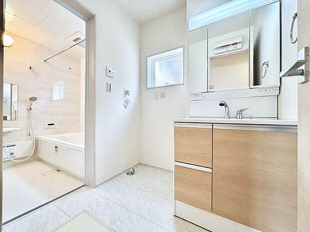 広々とゆとりのあるランドリースペース