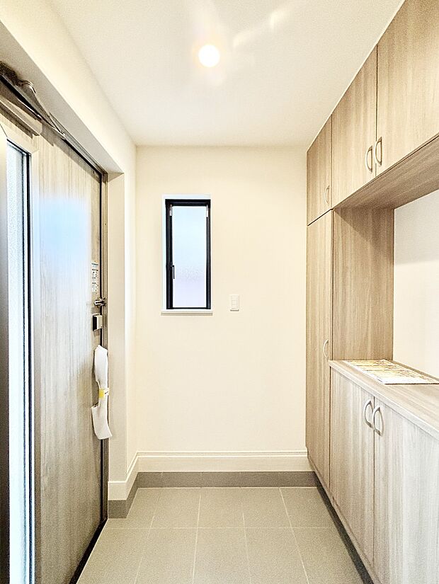 家族の帰宅やお客様をあたたかく迎える玄関