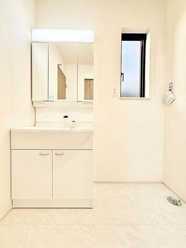 収納力と機能性に優れた洗面化粧台