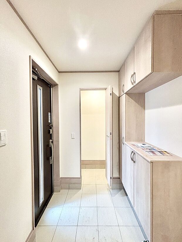 明るい玄関はお客様をお出迎えするのにぴったりです!